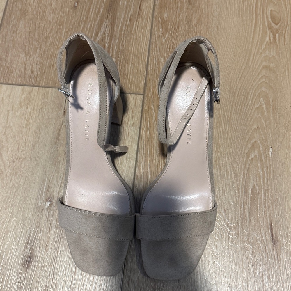 Kelly & Katie Tan Heels